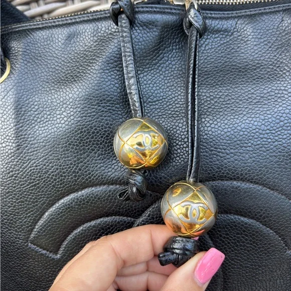 Authentic CHANEL DOME timeless CC double zipper black caviar tote - Picture 2 of 16